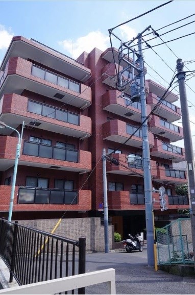 原宿ホームズ 原宿ホームズの外観です