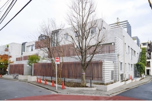 「ＣＨＥＬＳＥＡ　ＧＡＲＤＥＮ（チェルシーガーデン）」平置き屋内駐車場１台、トランクルーム付きの高級賃貸マンション！
