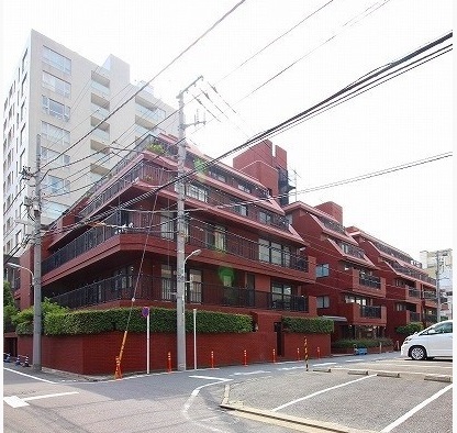 「ドムス青山」広いテラス付き！南青山1LDKをご紹介！！