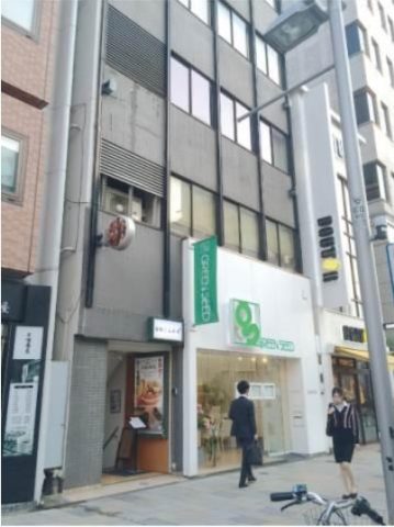 「青南ビル」表参道駅徒歩1分!青山通り沿いで視認性も良好な店舗・事務所物件!