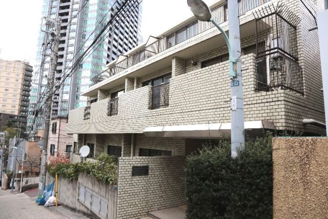「かなりマンション六本木」最上階角部屋、ルーフバルコニー付で陽当り・眺望良好の店舗事務所物件をご紹介☆彡