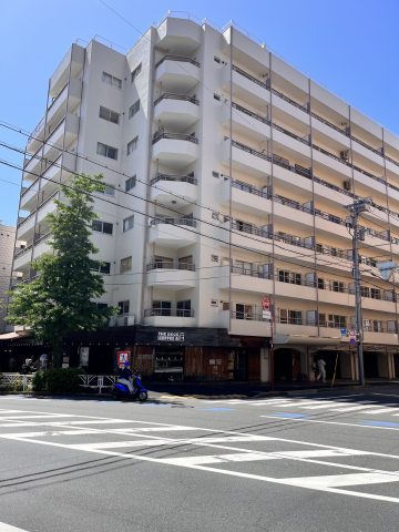 「原宿グリーンハイツ」無垢フローリングとスケルトン天井のおしゃれオフィスをご紹介します☆