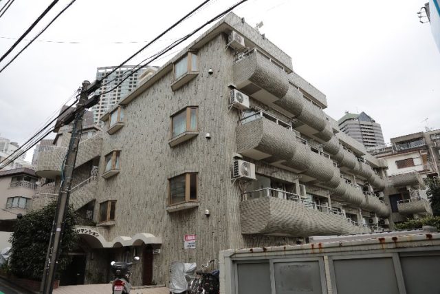 「かなりマンション赤坂」赤坂にある、2024年3月に内装リフォーム済で綺麗な室内の最上階の物件をご紹介☆彡