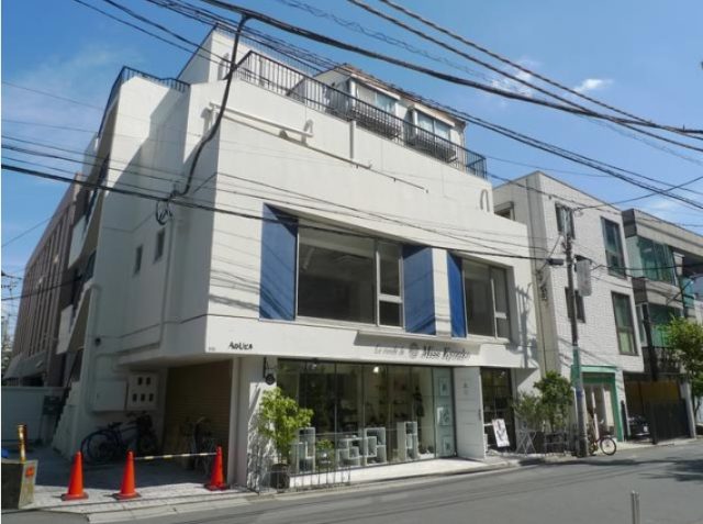 「A&Uビル」表参道駅まで徒歩4分!青山通りから1本入った閑静な場所にある、明るいオフィスをご紹介☆