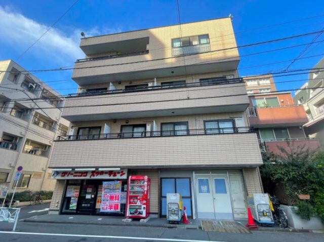 「モンターニャ千駄ヶ谷」天井高く開放感ある室内の1DKをご紹介☆彡