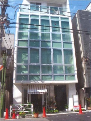 「エフワン北参道ビル」旧生花店跡のグリーンモール商店街沿いに建つ貸店舗をご紹介☆