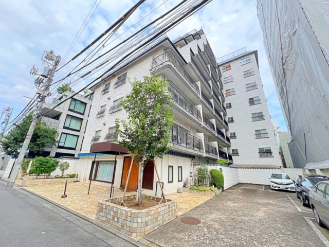 「秀和第2北青山レジデンス」神宮外苑花火大会を屋上の共用スペースで鑑賞が出来る分譲マンションをご紹介☆