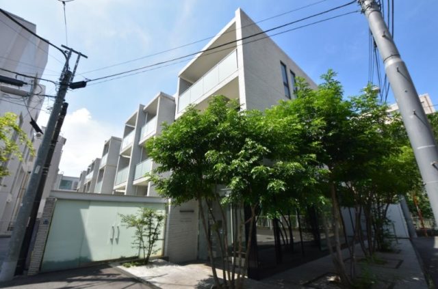 「ザ・レジデンシャル北青山」北青山の閑静・交通至便な好立地。最上階・南向きの明るいお部屋をご紹介☆