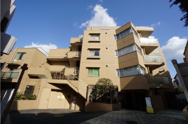 「ビューネ南青山ヒルズ」港区南青山の都心ながらも閑静な住環境に佇む高級賃貸マンション☆