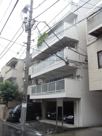 「ホワイトビル」都心にありながら落ち着いた環境で、自分らしいオフィス空間を実現できるオフィスをご紹介☆彡